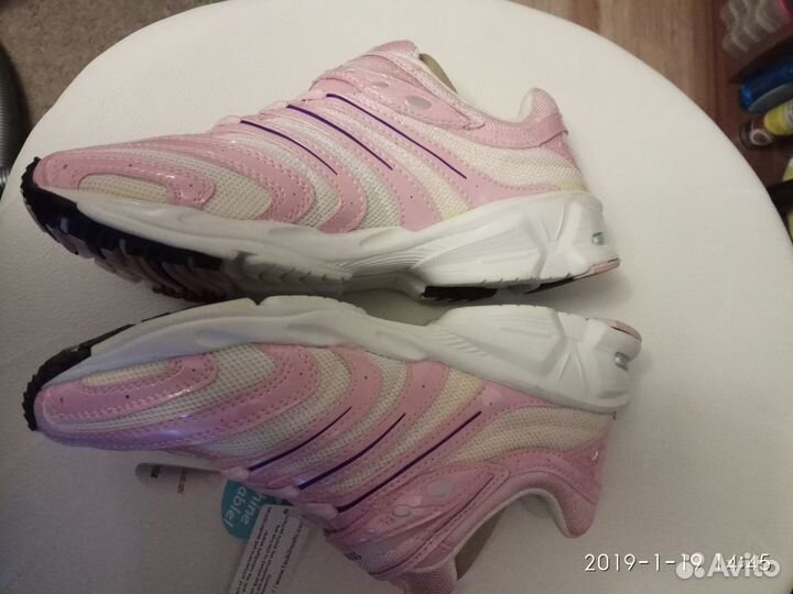 Новые кроссовки, 24 размер