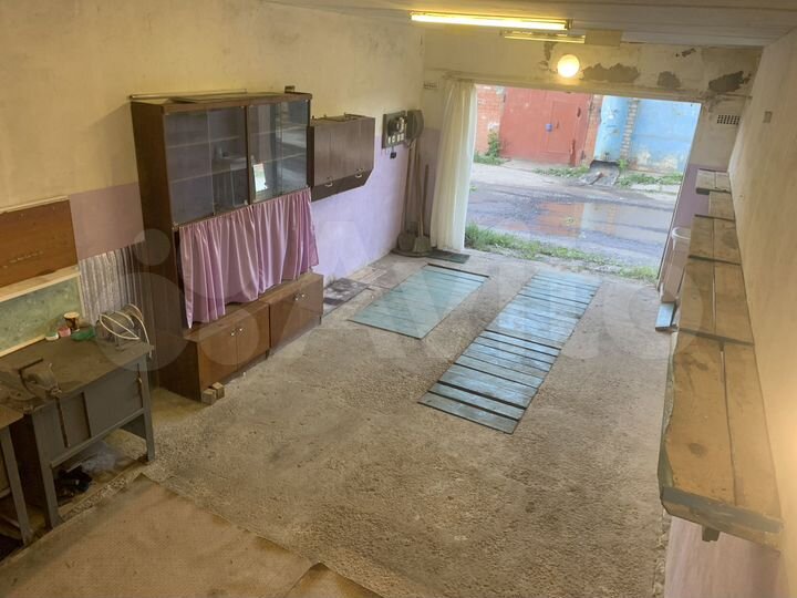 Гараж, > 30 м²