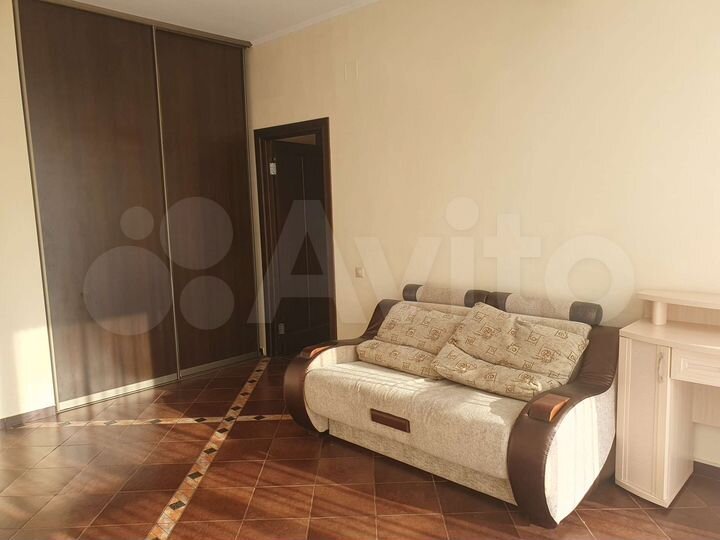 2-к. квартира, 74 м², 3/6 эт.
