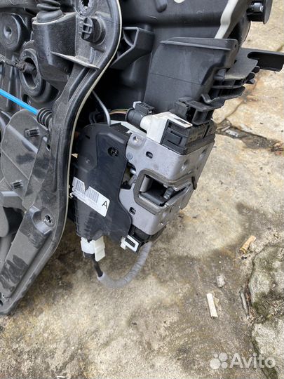 Внутрение запчасти дверей мерседес w176