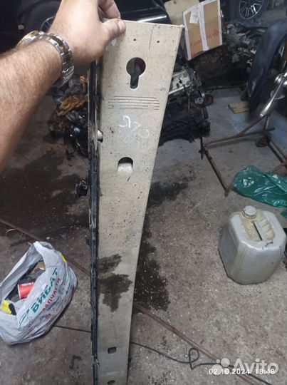 Усилитель переднего бампера Volvo s70