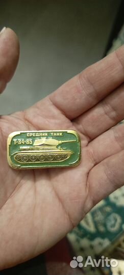 Продам значки