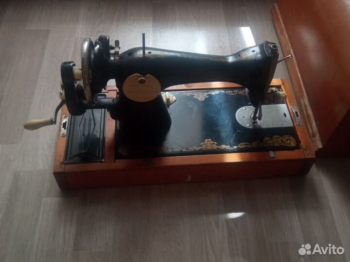 Швейная машинка ручная
