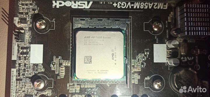 Материнская плата с процессором и оперативкой