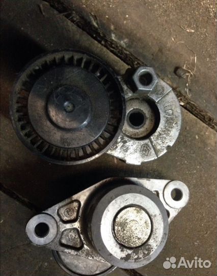 Натяжной ролик Рено