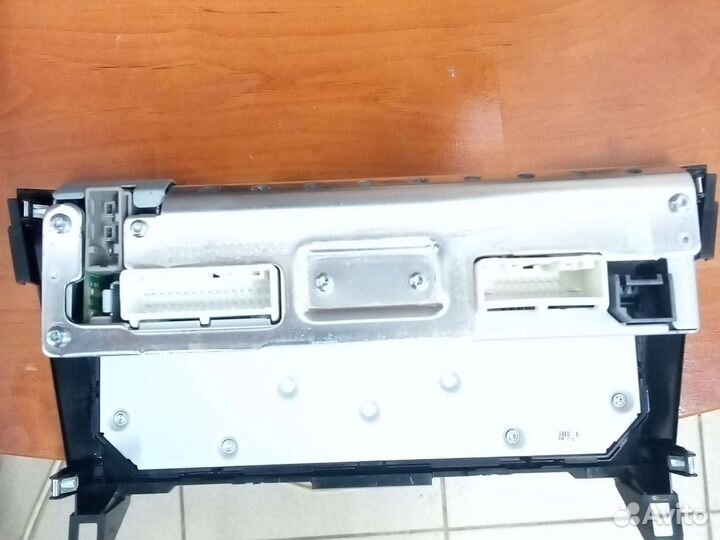 Авто магнитола новая штатная на Nissan