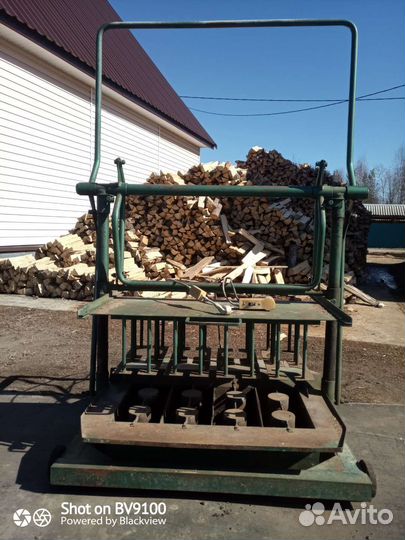 Станок для изготовления блоков