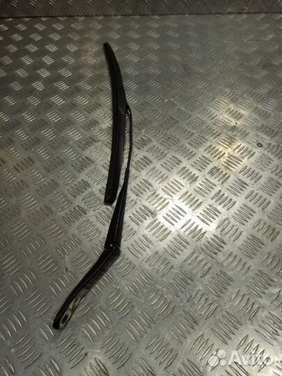 Поводок дворника передний левый Renault Duster 2.0