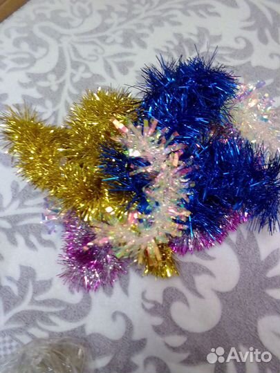 Новогодние игрушки, мишура