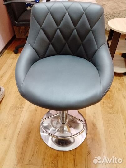 Кожанное кресло