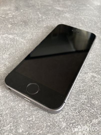 iPhone SE, 32 ГБ