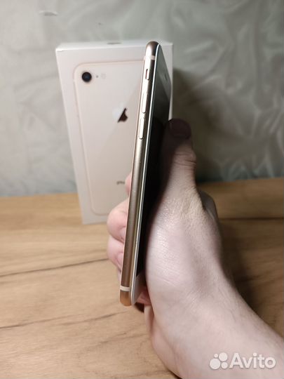 iPhone 8, 64 ГБ
