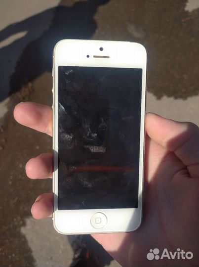 Телефон iPhone 5