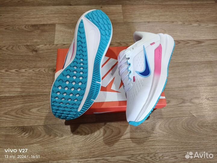 Кроссовки женские новые беговые Nike Air Winflo 10