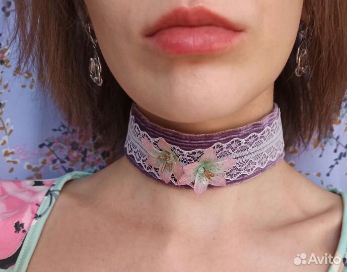 Чокер с лилиями