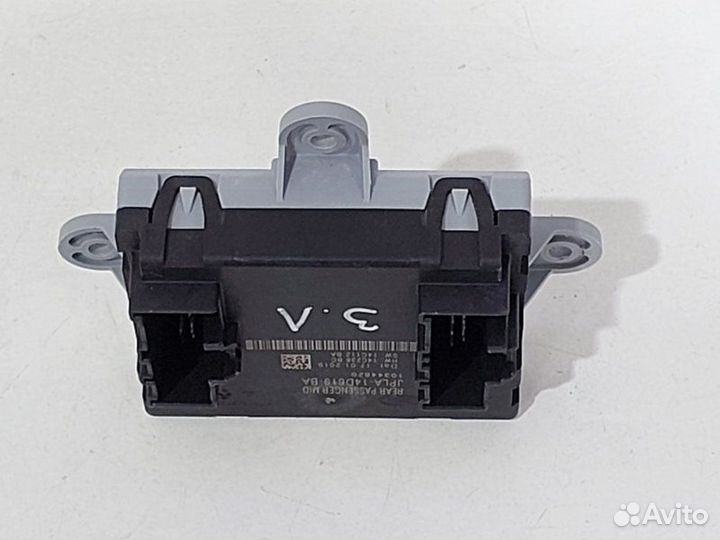 Блок управления дверьми задний левый Land Rover