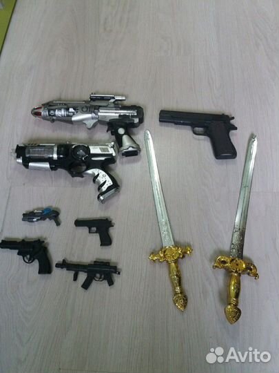 Машинки,солдатики и пр