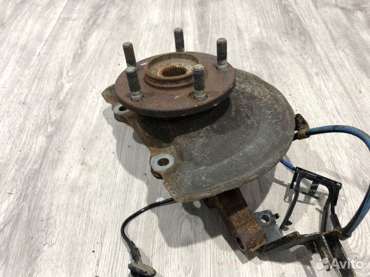 Кулак поворотный передний правый Mitsubishi Lancer