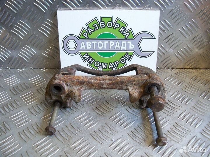 Скоба переднего левого суппорта Mercedes Vito W638