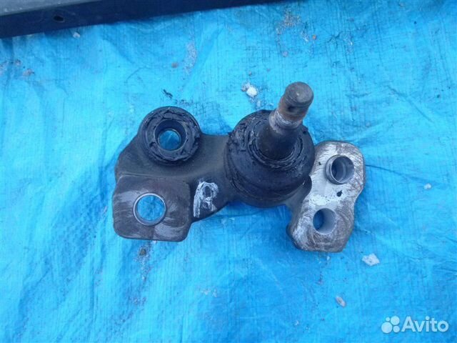 Шаровая опора передняя правая Lexus Ls600 UVF45