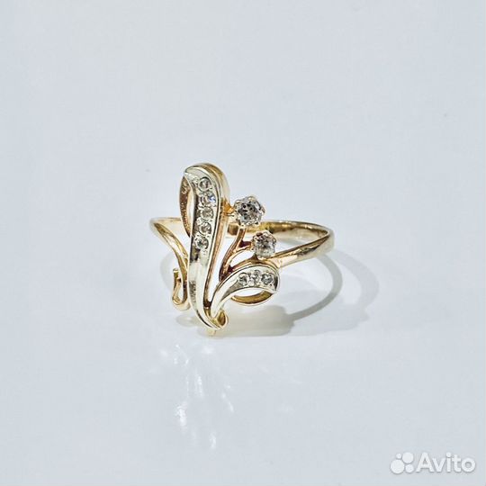 Золотое кольцо с камнем