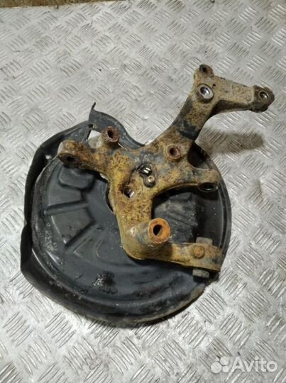 Кулак задний левый Volkswagen Golf 6