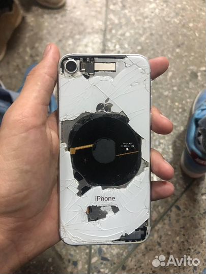 iPhone 8, 64 ГБ
