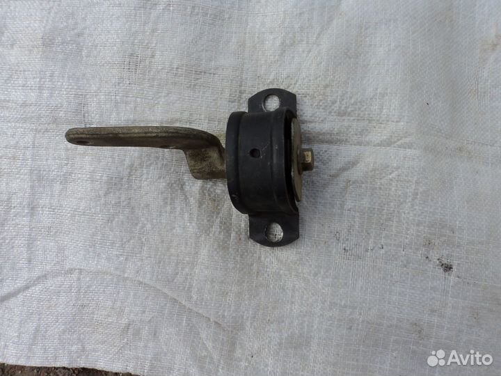 Задняя опора двигателя Ваз 2110