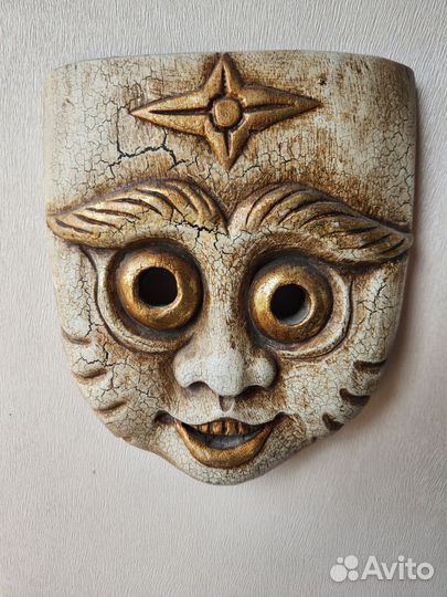 Маска из Таиланда деревянная
