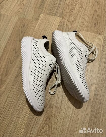 Кроссовки женские белые кожа