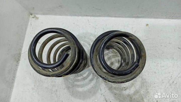 Пружина задняя