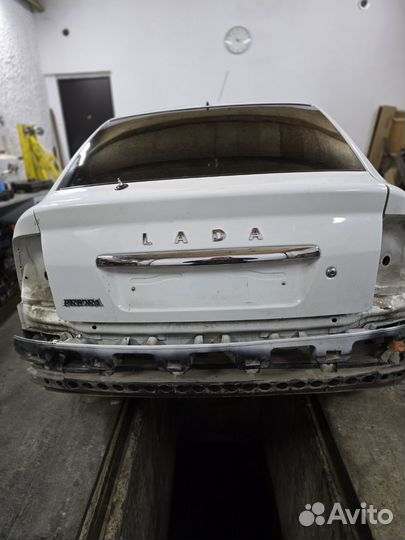 Крышке багажника LADA Priora хэтчбек