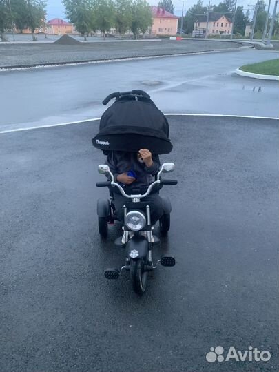 Детский велосипед с ручкой