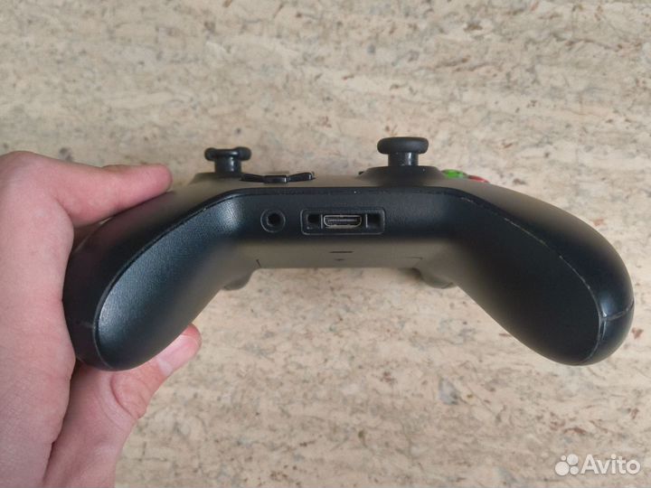 Контроллер Xbox One S