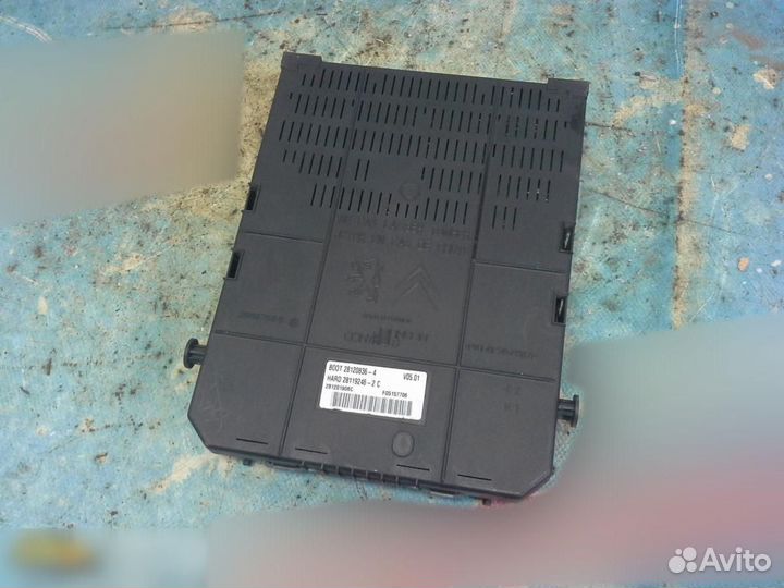 Блок предохранителей Citroen C4 2005-2011