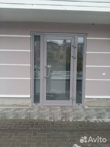 Алюминиевая дверь со стеклом