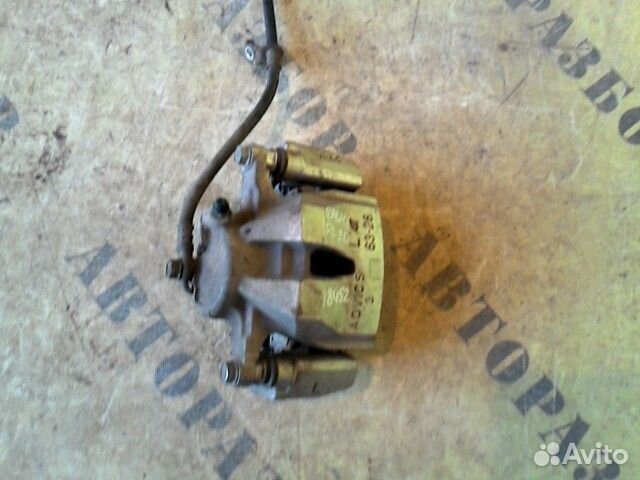 Суппорт передний левый Toyota Rav4 30 2006-2013