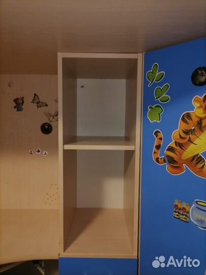 Детский уголок с кроватью и столом