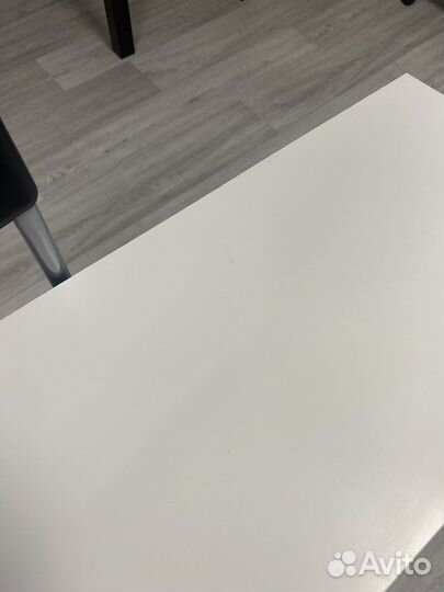 Гримерное зеркало с полкой