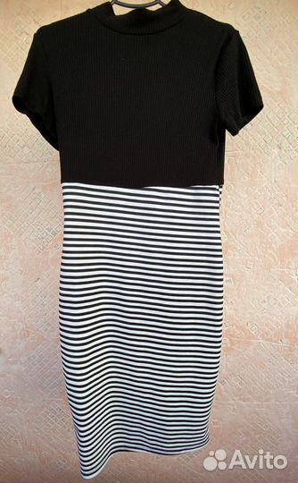 Комплект женских вещей (платья)