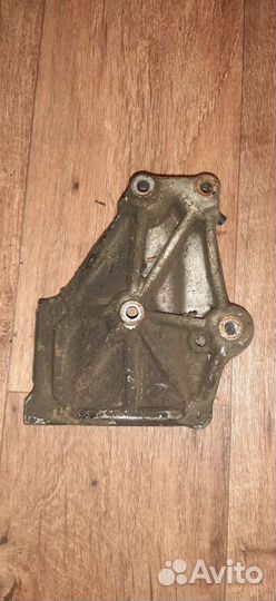 Кронштейн кондиционера MR513093 Mitsubishi Carisma