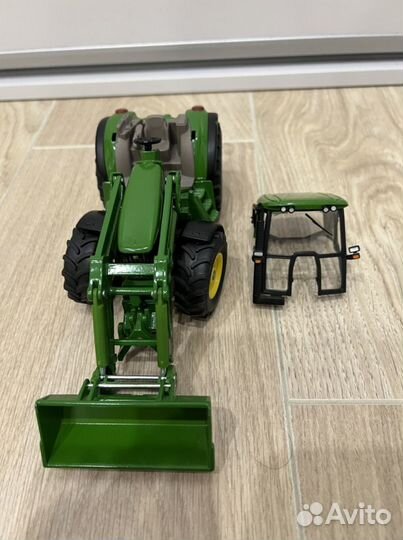 Модель трактора John Deere 6820 от Siku