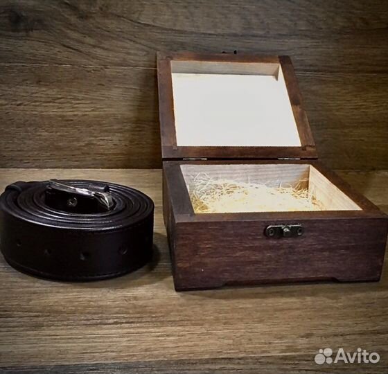 Ремень в деревянной коробке