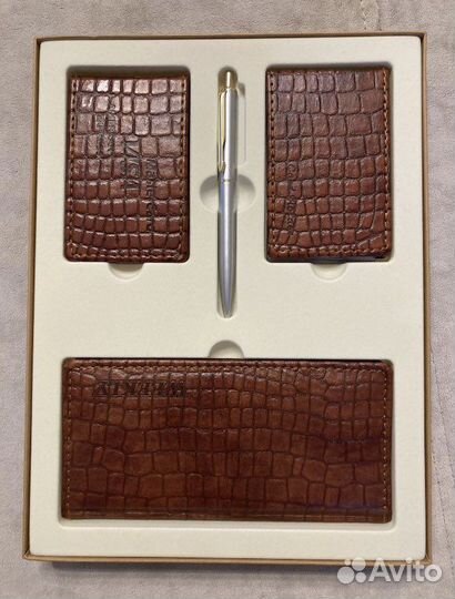 Подарочный набор с ежедневником и визитницами