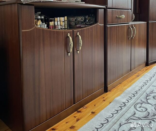 Стенка горка со шкафом в гостинную