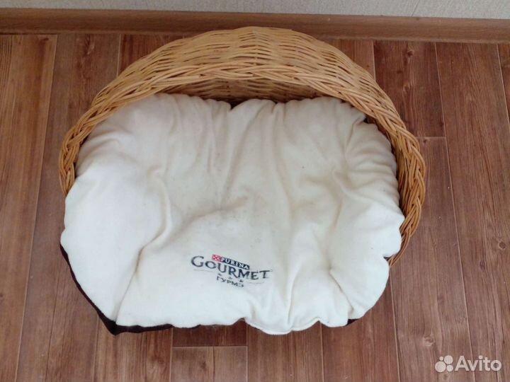 Лежанка для кошек бу