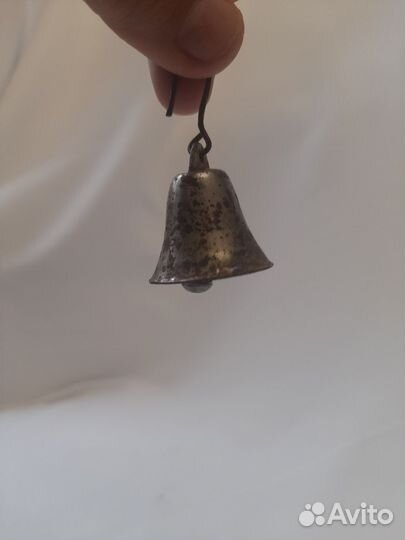 Металлический колокольчик звонкий работающий