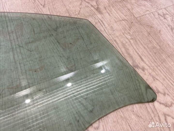 Стекло переднее правое Nissan Qashqai J10 HR16DE