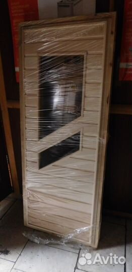 Дверь для бани со стеклянной вставкой