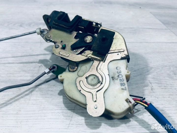 Замок двери задний правый Kia Sorento SUV D4CB